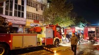 Ankara'da Döseme Atölyesinde Çikan Yanginda 4 Itfaiye Eri Ve 1 Isçi Yaralandi