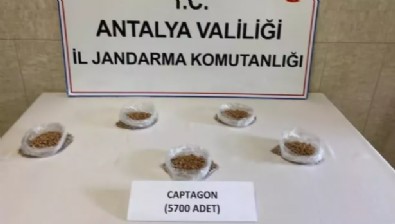 Antalya'da 5 bin 700 adet uyuşturucu hap ele geçirildi