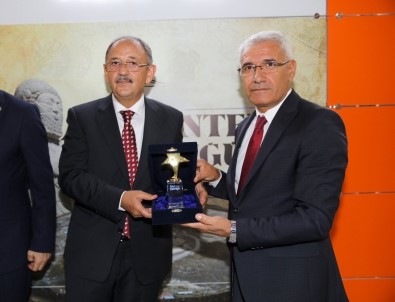 Battalgazi'deki Gençlik Yatirimlarina Ödül