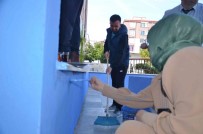 Fedakar Ögretmenler Ellerine Firçalari Alarak Okulu Boyadi