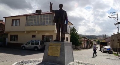 Yozgat'taki tek CHP'li belediyeden heykel hizmeti