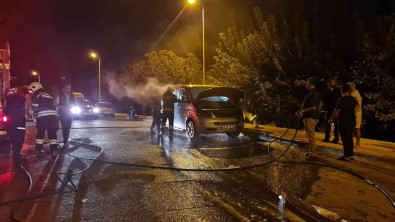 Araçlarinin Yandigini Görünce Sinir Krizi Geçirdiler