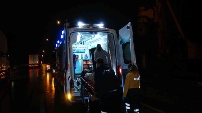 Kayganlasan Yolda Direksiyon Hakimiyetini Kaybeden Motosikletli Bariyerlere Çarpti Açiklamasi 2 Yarali