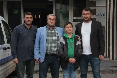 10 Yasindaki Çocuk Yerde Buldugu 50 Bin TL'lik Altini Sahibine Teslim Etti