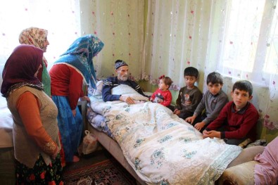 Bir Asirlik Çinar Torununun Torunlarini Kucagina Aldi