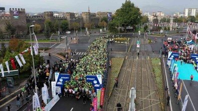 Uluslararasi Kayseri Yari Maratonu Basladi