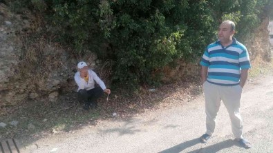 Apartmana Girmek Isterken Vatandaslarin Fark Ettigi Hirsizlik Süphelisi, Polise Teslim Edildi