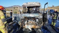 Bursa'da minibüs alev alev yandı