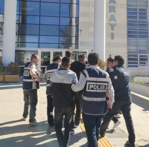 Elazig'da 117 Adet Suç Kaydi Bulunan 3 Süpheli Tutuklandi