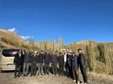 Gurbette Yasayan Ispir Ve Pazaryolu'lardan Hemserilerine Ceviz Ve Badem Tohumu Destegi