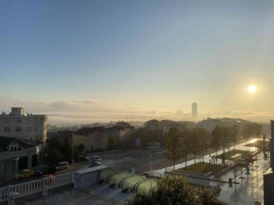 Istanbul'da Yogun Sis Kartpostallik Görüntüler Olusturdu