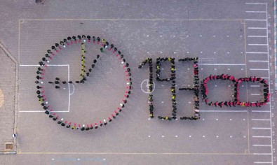 Ahlatli Ögrencilerden '10 Kasim' Koreografisi