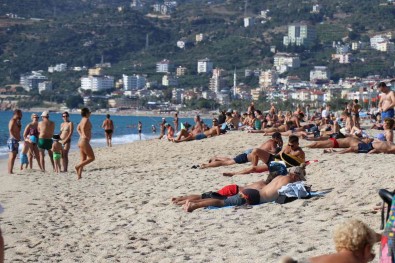 Alanya'da Kasim Ayinda Yaz Günleri Yasaniyor