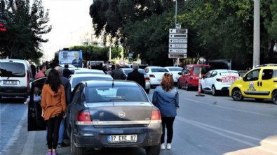 Antalya'da Ata'yı anma sırasında zincirleme kaza oldu