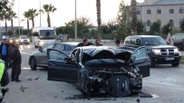 Antalya'da Çarpisan Otomobiller Hurdaya Döndü Açiklamasi 1 Yarali
