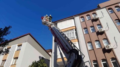 Bacada Baslayan Yangin Çatiya Siçradi