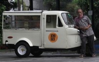 Endonezya'da mobil kütüphane...