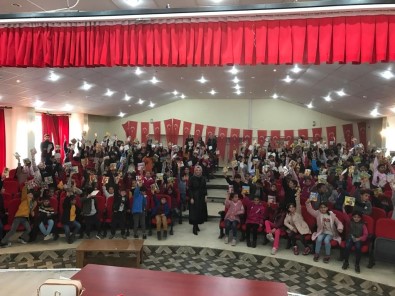 Karayazili Çocuklarin Imza Günü Heyecani