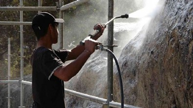 Kayalıkların arasında gizliydi: Definecilerin saklı hazinesi ortaya çıktı
