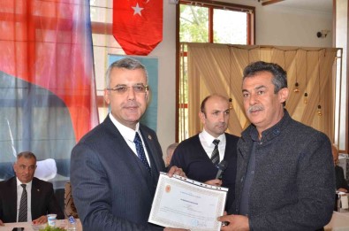 Muhtarlar Basari Belgelerini Aldi