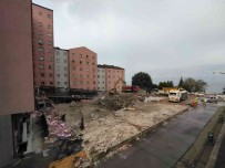 RTEÜ Egitim Arastirma Hastanesi Acil Servisi Yenisi Yapilmak Üzere Yikildi