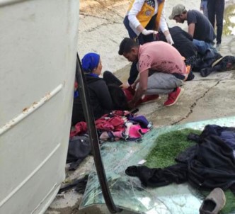 Tarim Isçilerini Tasiyan Midibüs Devrildi Açiklamasi 12 Yarali