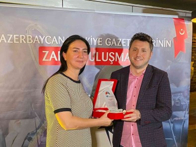 TGRT Haber Yayin Planlama Sefi Gökhan Özbek'e Azerbaycan Medyasindan Ödül
