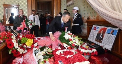 Türkiye'nin dört bir yanından Dolmabahçe'ye akın ettiler