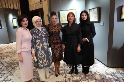 Emine Erdogan, Özbekistan'da 'Özbekistan'in Renkleri' Sergisini Ziyaret Etti