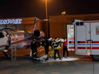Umre'de Rahatsizlanan 2 Türk Vatandasi Ambulans Uçakla Türkiye'ye Getirildi