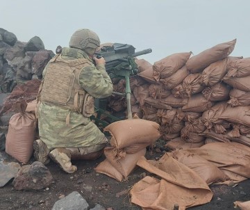 Agri Ve Igdir'da 'Eren Abluka Sonbahar-Kis-12 Sehit Jandarma Uzman Çavus Dursun Pampal Operasyonu' Baslatildi