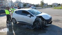 Ayni Noktada 2 Saat Arayla Iki Trafik Kazasi Güvenlik Kamerasinda
