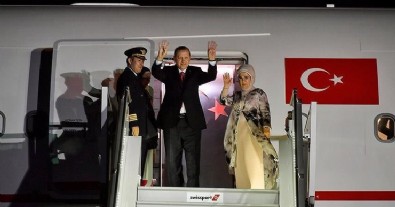 Başkan Erdoğan, Özbekistan'daki temaslarının ardından yurda döndü