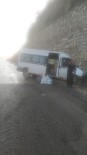 Buzlu Yolda Kontrolden Çikan Minibüs Duvara Çarpti Açiklamasi 2 Yarali Haberi