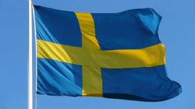 İsveç sözünü çabuk unuttu: Terör yandaşları yürüdü, polis korudu