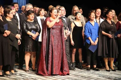 Kocaeli Sehir Tiyatrolari 25. Yilini Kutladi