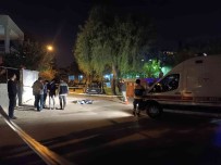 Otomobil Ile Geldiler, Sokakta Yürüyen Kisiyi Basindan Vurup Öldürdüler