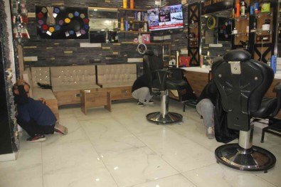 Sanliurfa'da Berber Ve Müsteriler Kuaför Salonunda Tatbikata Uydu