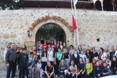 Yabanci Ögrenciler Kozan'in Tarihine Hayran Kaldi