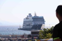 526 Yolculu Kruvaziyer Alanya Limanina Demir Atti