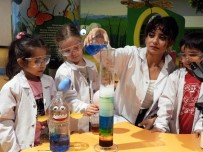 Antalya Bilim Merkezi'nde Miniklere Bilim Asilaniyor