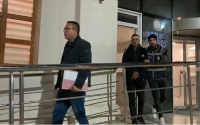 Araçlardan Müzik Sistemi Çaldi, Kahvehanede Okey Oynarken Yakalandi