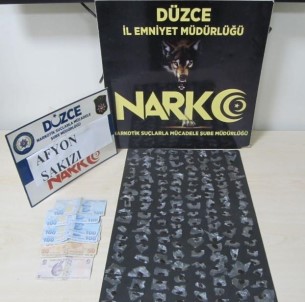 Göçmen Kaçakçilarindan Uyusturucu Çikti