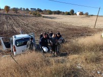 Hafif Ticari Araç Sarampole Yuvarlandi Açiklamasi 5 Yarali