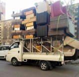 Kanepe Yüklü Kamyonet Görenleri Sasirtti