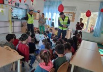 Köycegiz Jandarmasi Minikleri Sevindirdi