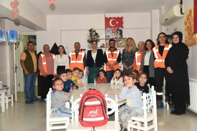 Minik Ögrenciler AFAD Gönüllüleri Ile Tatbikat Yapti