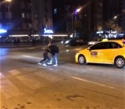 Yol Ortasinda Kavgaya Tutustular