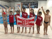 Antalyasporlu Yüzücülerden Atatürk'ü Anma Yüzme Yarislari'nda Basari