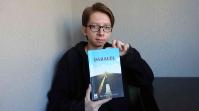 Ispartali Küçük Yazar Çikardigi Kitapla Yasitlarina Örnek Oluyor